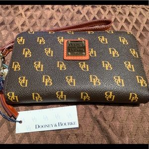 Brand new Dooney&Bourke Wristlet.